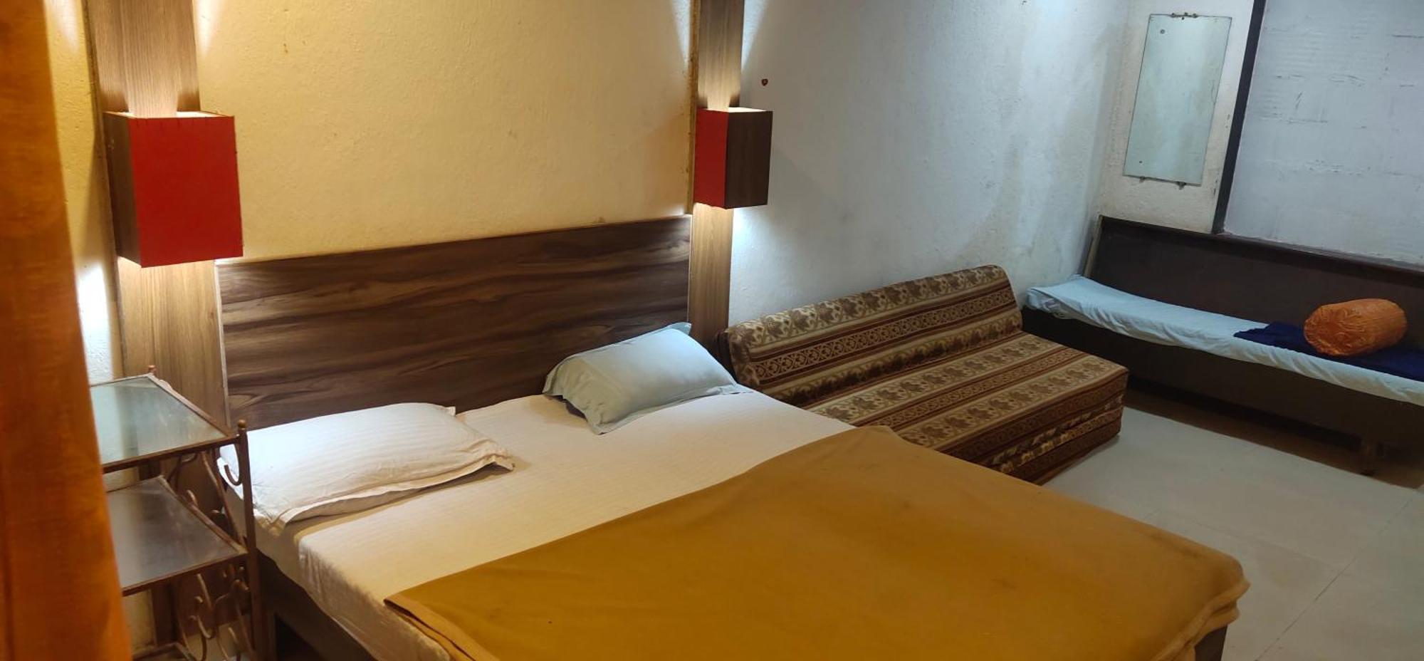 Hotel Hilltone- Matheran Eksteriør bilde